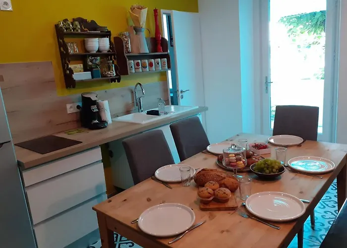 Esprit Bistrot / Rent4night Апартаменти *