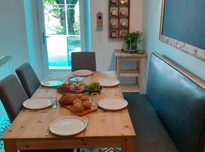 Esprit Bistrot / Rent4night Апартаменти *