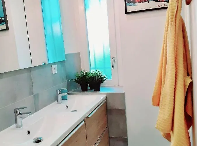 Esprit Bistrot / Rent4night Апартаменти *