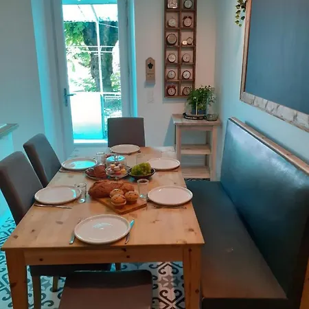 Esprit Bistrot / Rent4night Apartment *